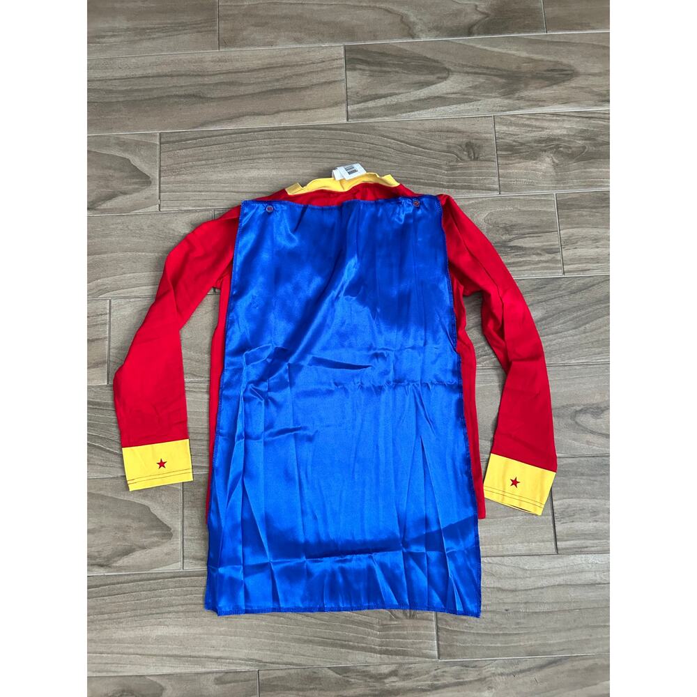 WONDER WOMAN ADULT COSTUME SIZE LARGE SHIRT AND CAPE - Picture 2 of 4